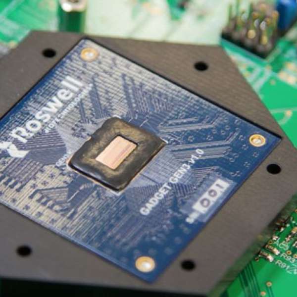 The first molecular electronic chip containing 100 million DNA readers